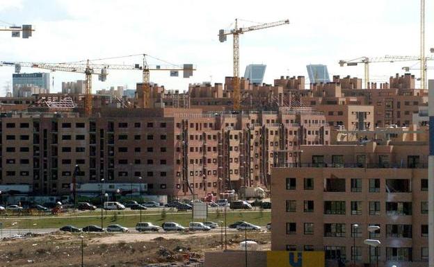 Houses under construction in a neighborhood of Madrid.