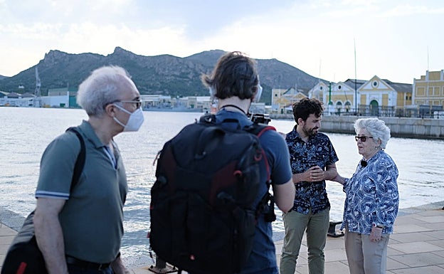 Imagen principal - Rodaje de 'La eternidad de las palabras' en Cartagena y Los Dolores en el verano de 2021. 
