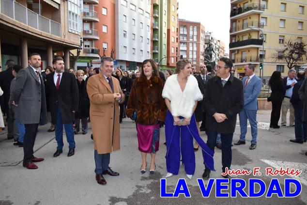 Galardonados por los colectivos festeros posan junto al autor del Cartel de Fiestas, José Manuel Puebla; el secretario general de la Comisión de Festejos, Simón Laborda; el hermano mayor de la Cofradía de la Vera Cruz, Luis Melgarejo; y el alcalde de Caravaca, José Francisco García. 