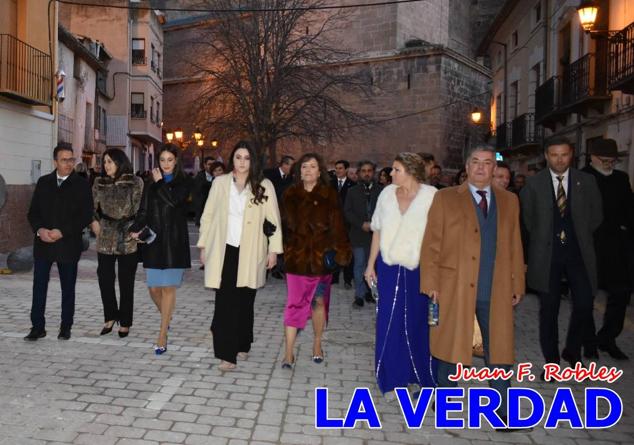 Galardonados por los colectivos festeros posan junto al autor del Cartel de Fiestas, José Manuel Puebla; el secretario general de la Comisión de Festejos, Simón Laborda; el hermano mayor de la Cofradía de la Vera Cruz, Luis Melgarejo; y el alcalde de Caravaca, José Francisco García. 