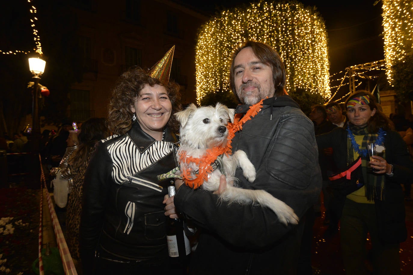 Brindis y ambiente festivo en Murcia para celebrar la Nochevieja