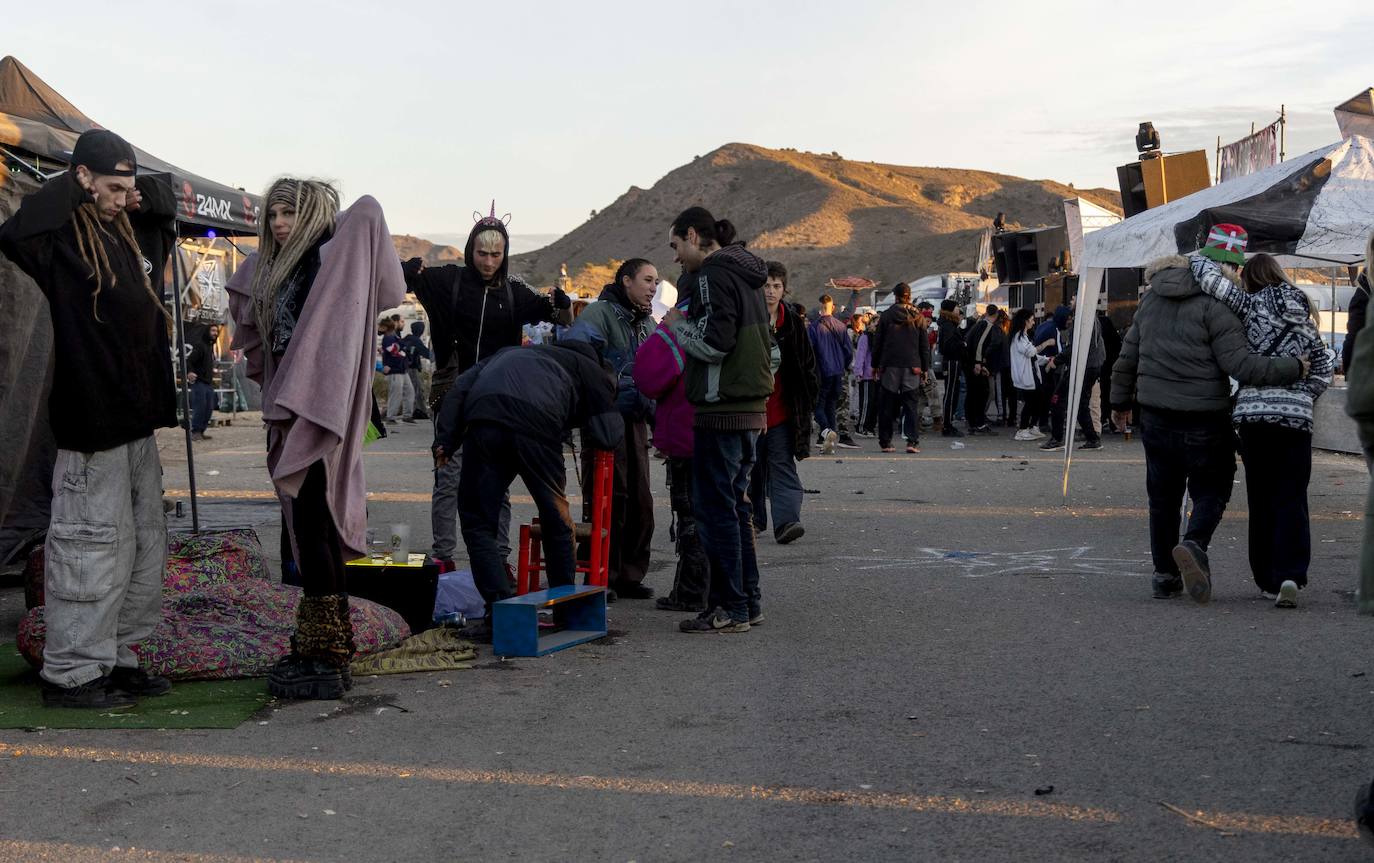 La fiesta ilegal que ya suma tres días en Fuente Álamo, en imágenes