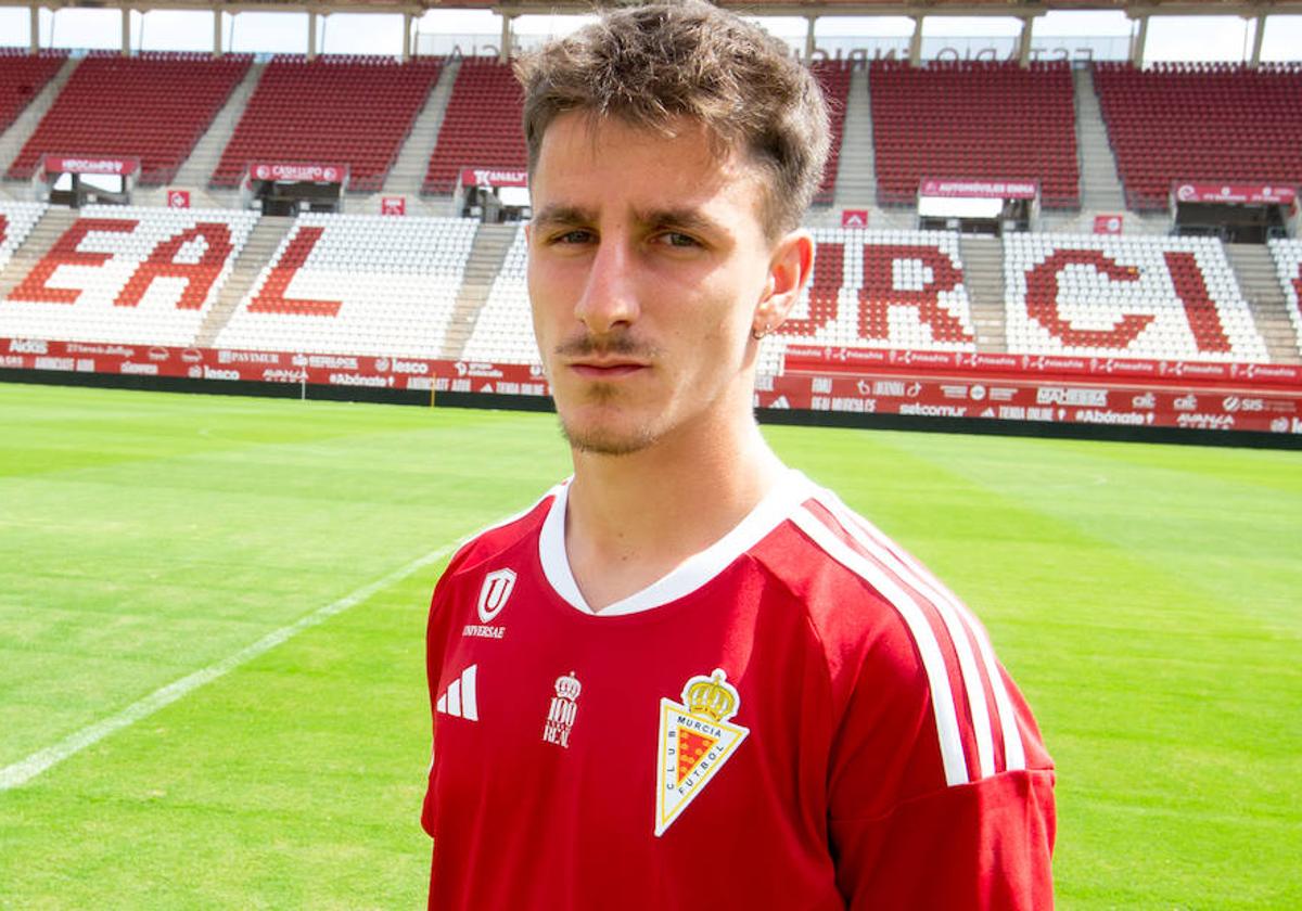 Sergio Navarro, el día de su presentación con el Real Murcia.