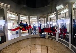 Paracaidistas practican en el simulador de la Base Aérea de Alcantarilla, en una imagen de archivo.