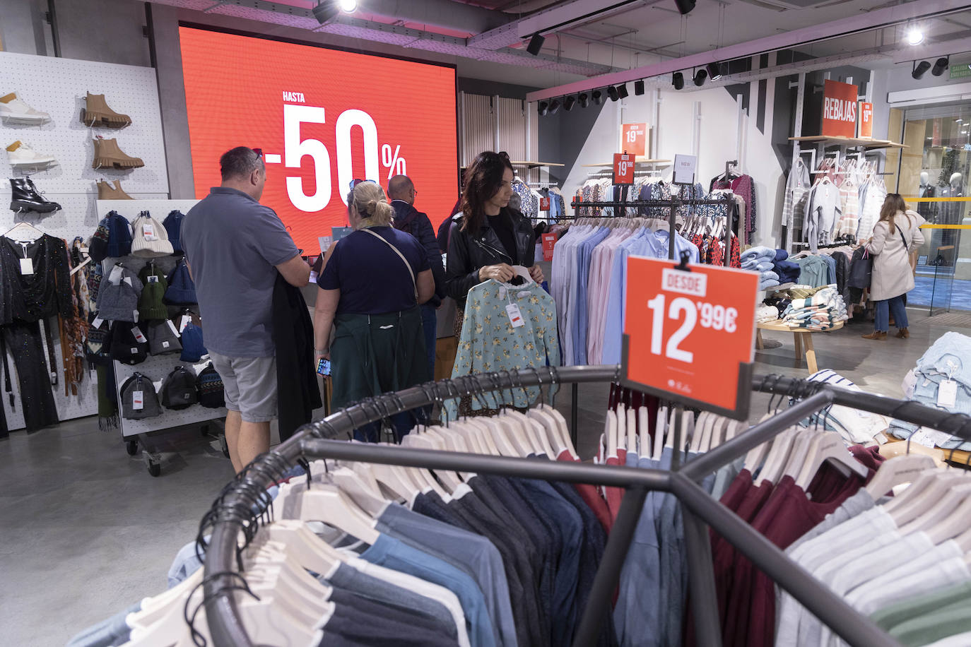 Los comercios de Cartagena adelantan sus rebajas