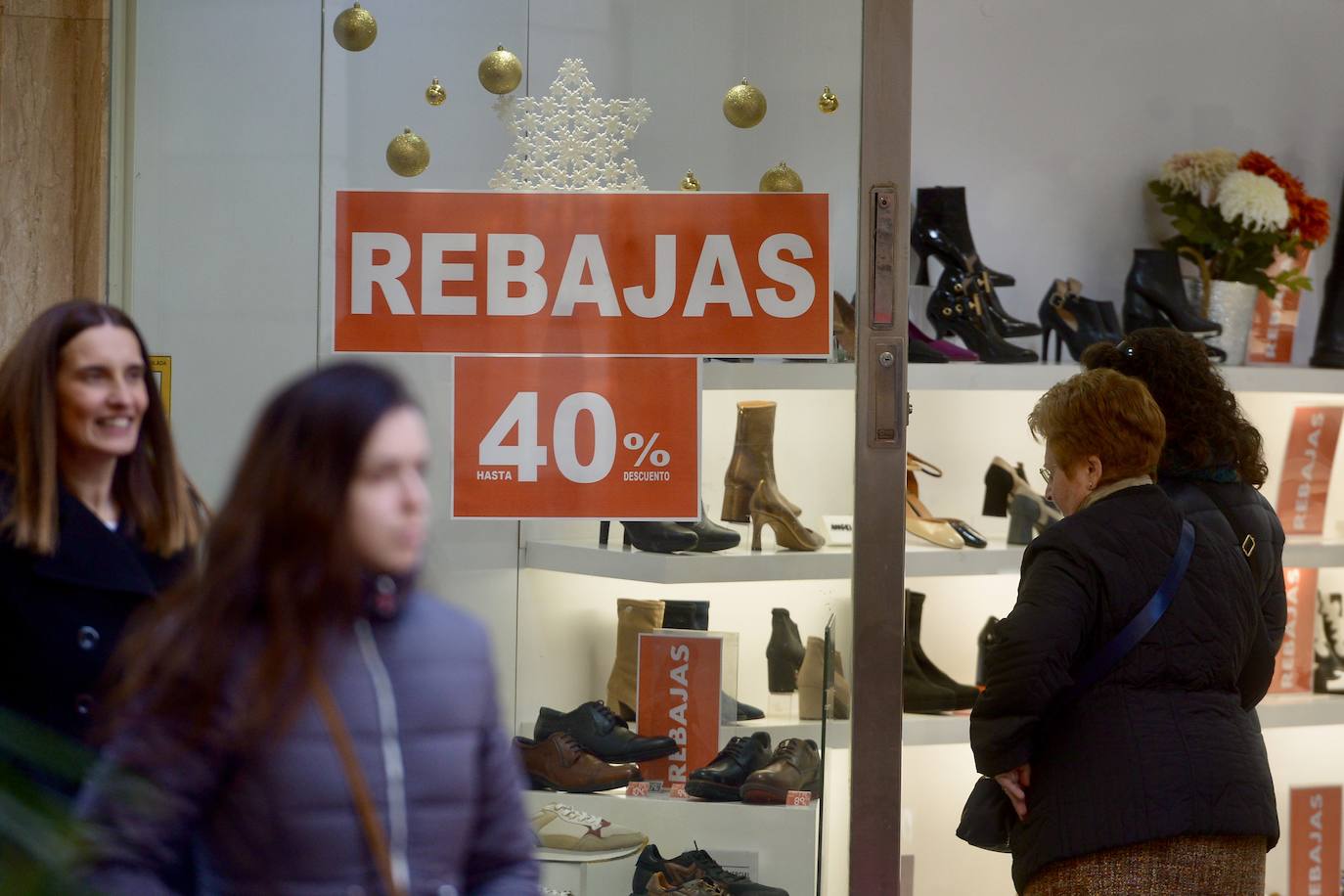 Las imágenes del comienzo de las rebajas en Murcia