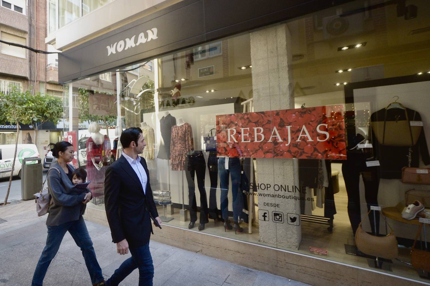 Las imágenes del comienzo de las rebajas en Murcia