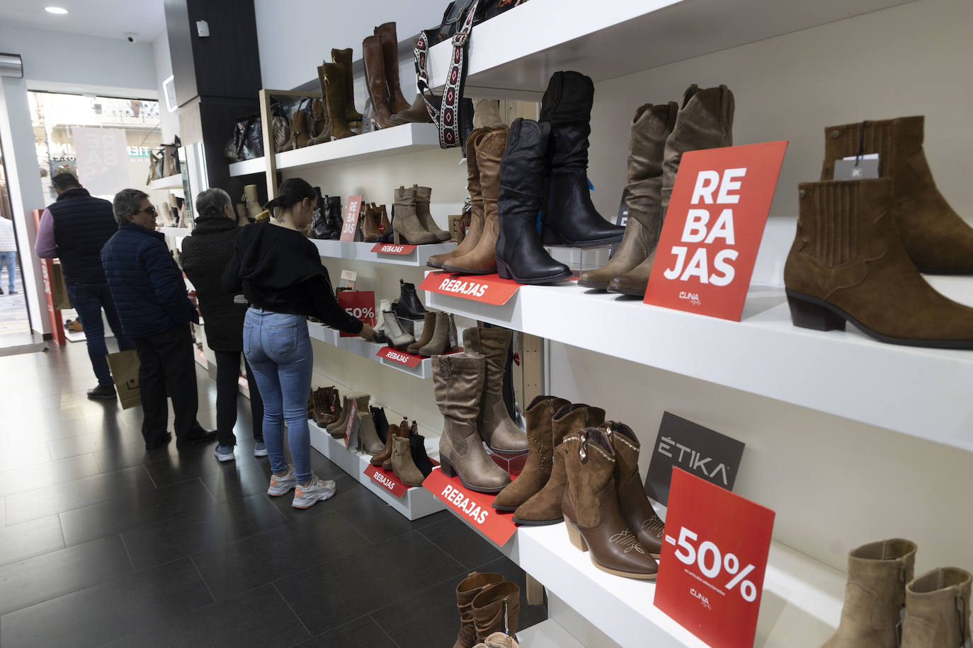 Los comercios de Cartagena adelantan sus rebajas