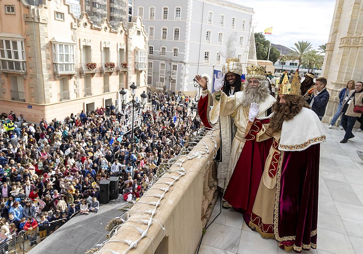 Desembarco de los Reyes Magos en Cartagena, en imágenes