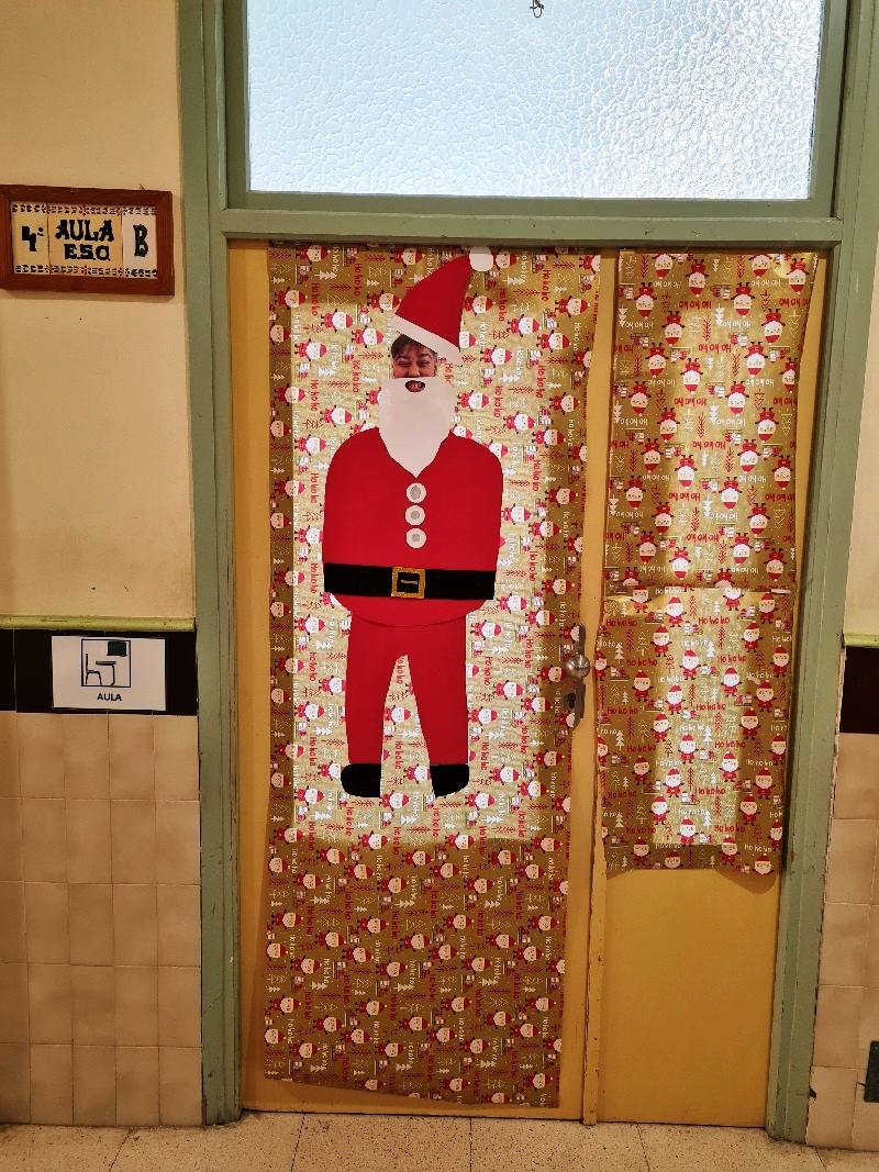 I Concurso de decoración de Puertas Navideñas en el IES San Juan de la Cruz en Caravaca