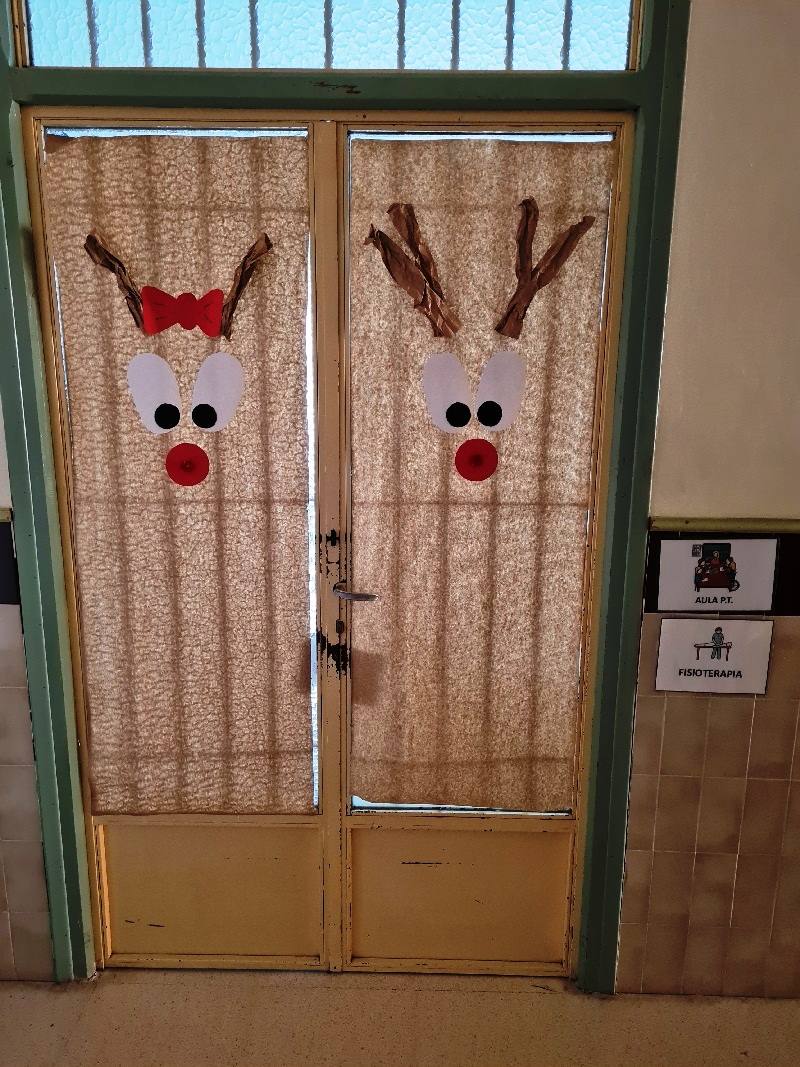 I Concurso de decoración de Puertas Navideñas en el IES San Juan de la Cruz en Caravaca