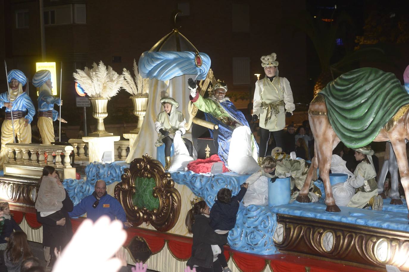 La cabalgata de los Reyes Magos de Murcia, en imágenes