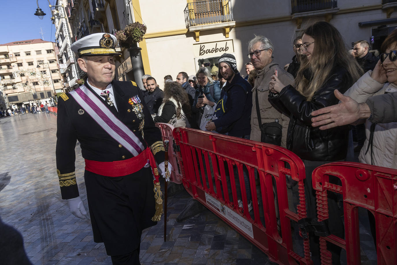 Desfile militar con motivo de la Pascua Militar en Cartagena, en imágenes