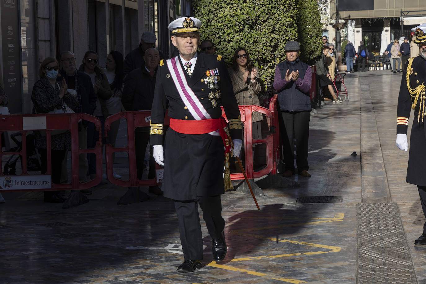 Desfile militar con motivo de la Pascua Militar en Cartagena, en imágenes