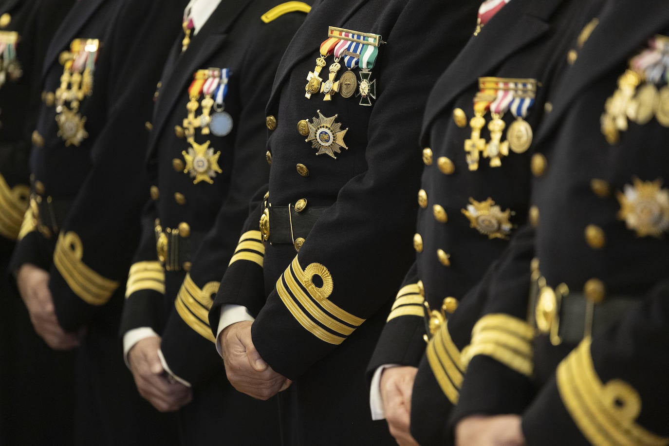 Desfile militar con motivo de la Pascua Militar en Cartagena, en imágenes