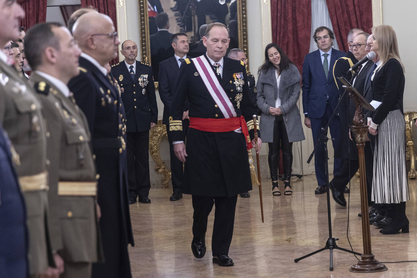 Desfile militar con motivo de la Pascua Militar en Cartagena, en imágenes