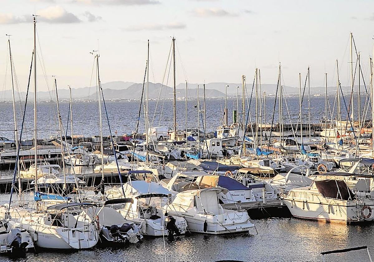 Embarcaciones en el puerto deportivo de Los Nietos, en una imagen de archivo.