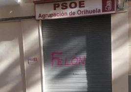 Pintada aparecida en la sede del PSOE de Orihuela.