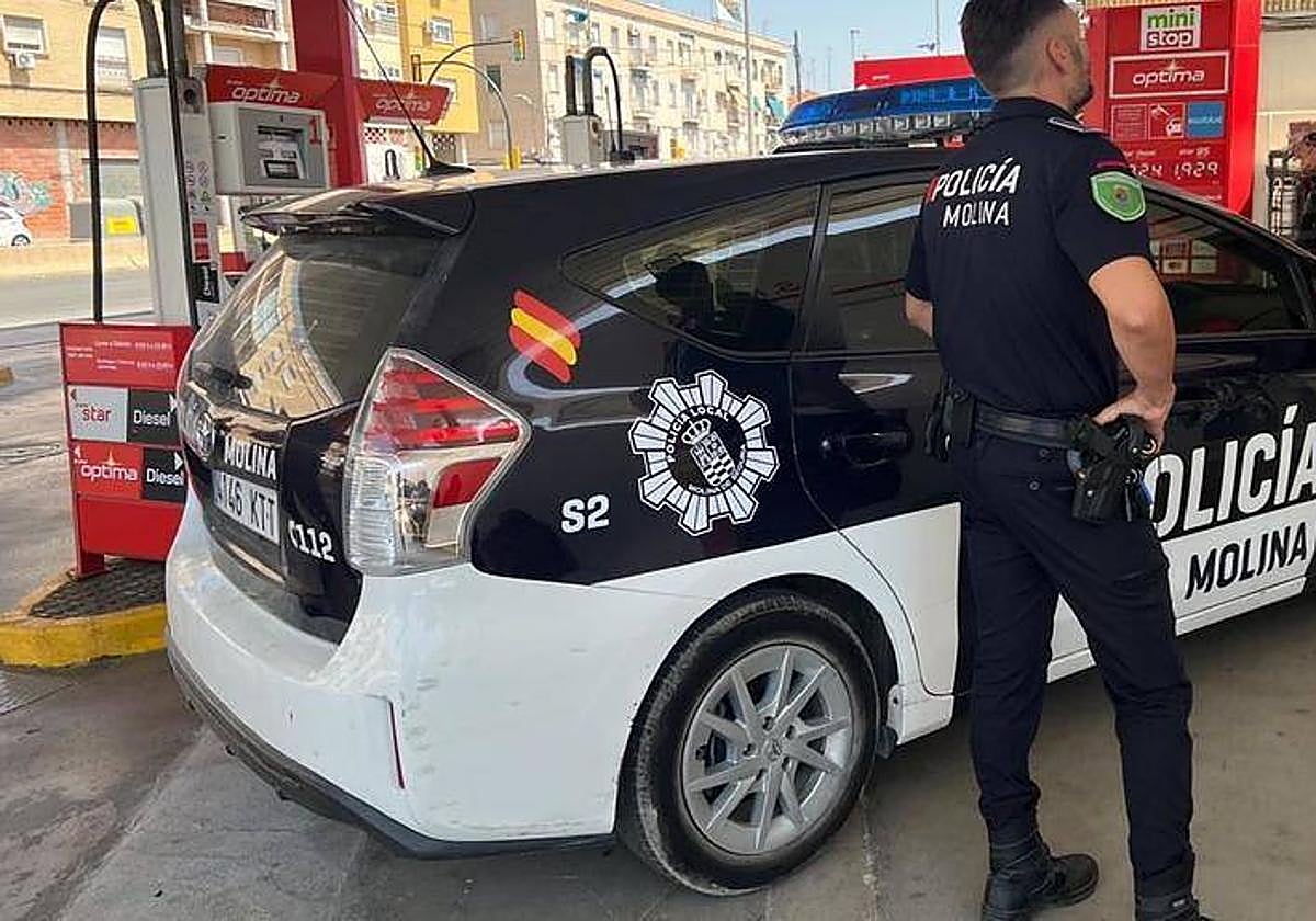 Un agente de la Policía Local de Molina, en una imagen de archivo.
