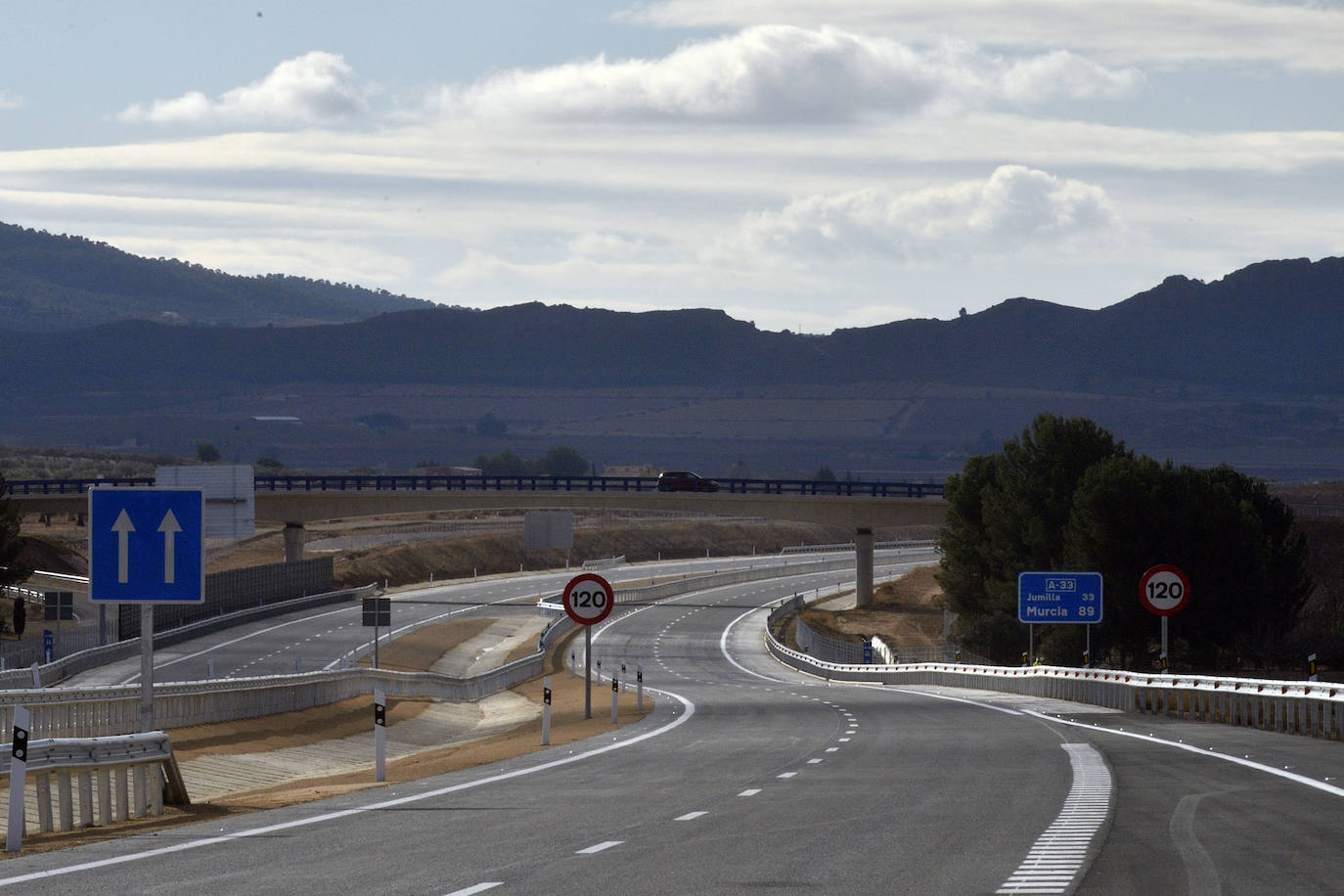 Inauguración del último tramo de la autovía A-33