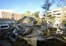 Obras de demolición del antiguo colegio.