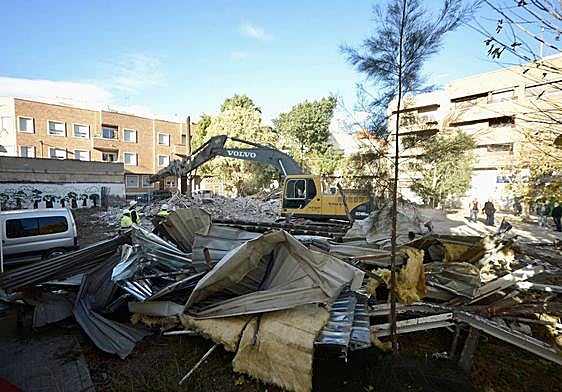 Obras de demolición del antiguo colegio.