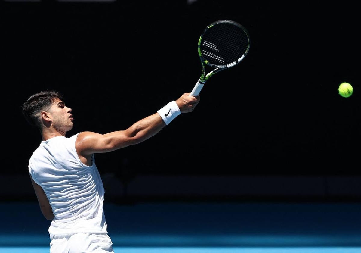 Carlos Alcaraz, este jueves, entrenando en Melbourne.