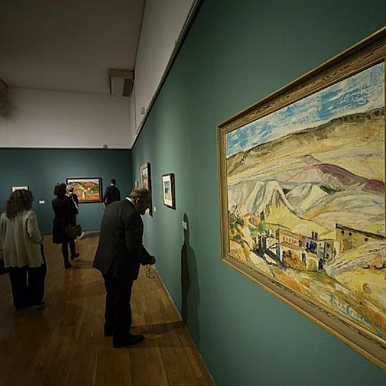 Obras de Benjamín Palencia expuestas en la planta alta del Palacio Almudí.