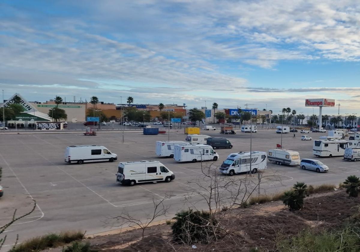 Vecinos del litoral piden que se habilite un aparcamiento de caravanas y autocaravanas