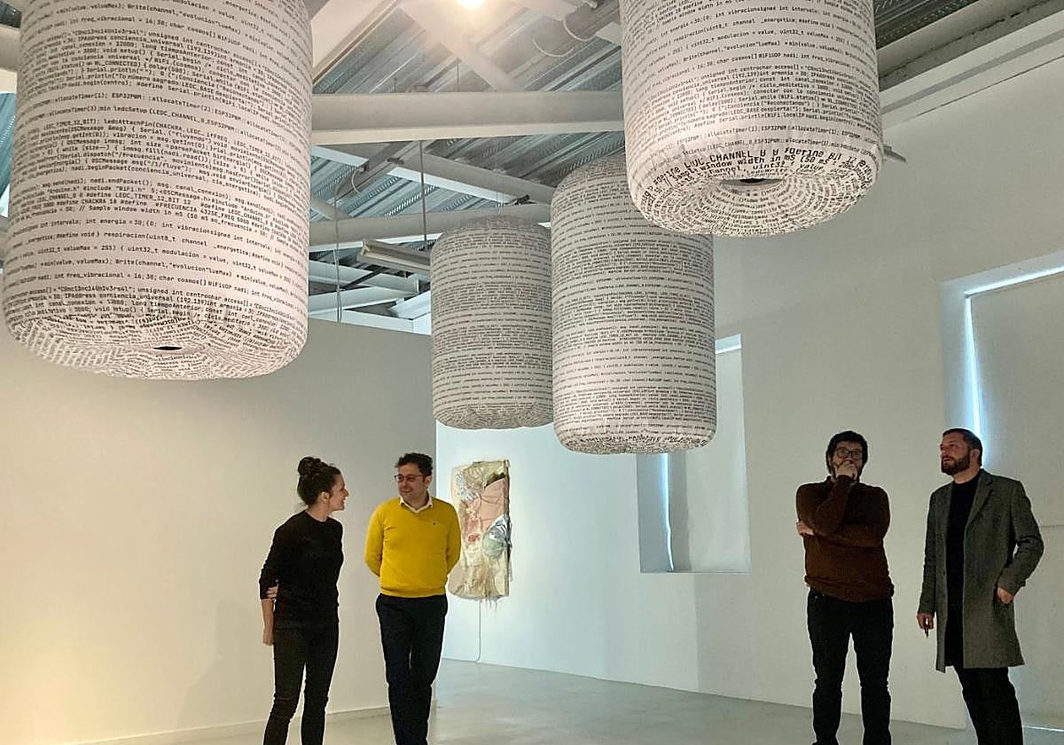 La artista, Manuel Cebrián, el comisario David Armengol y Sergio Porlán.