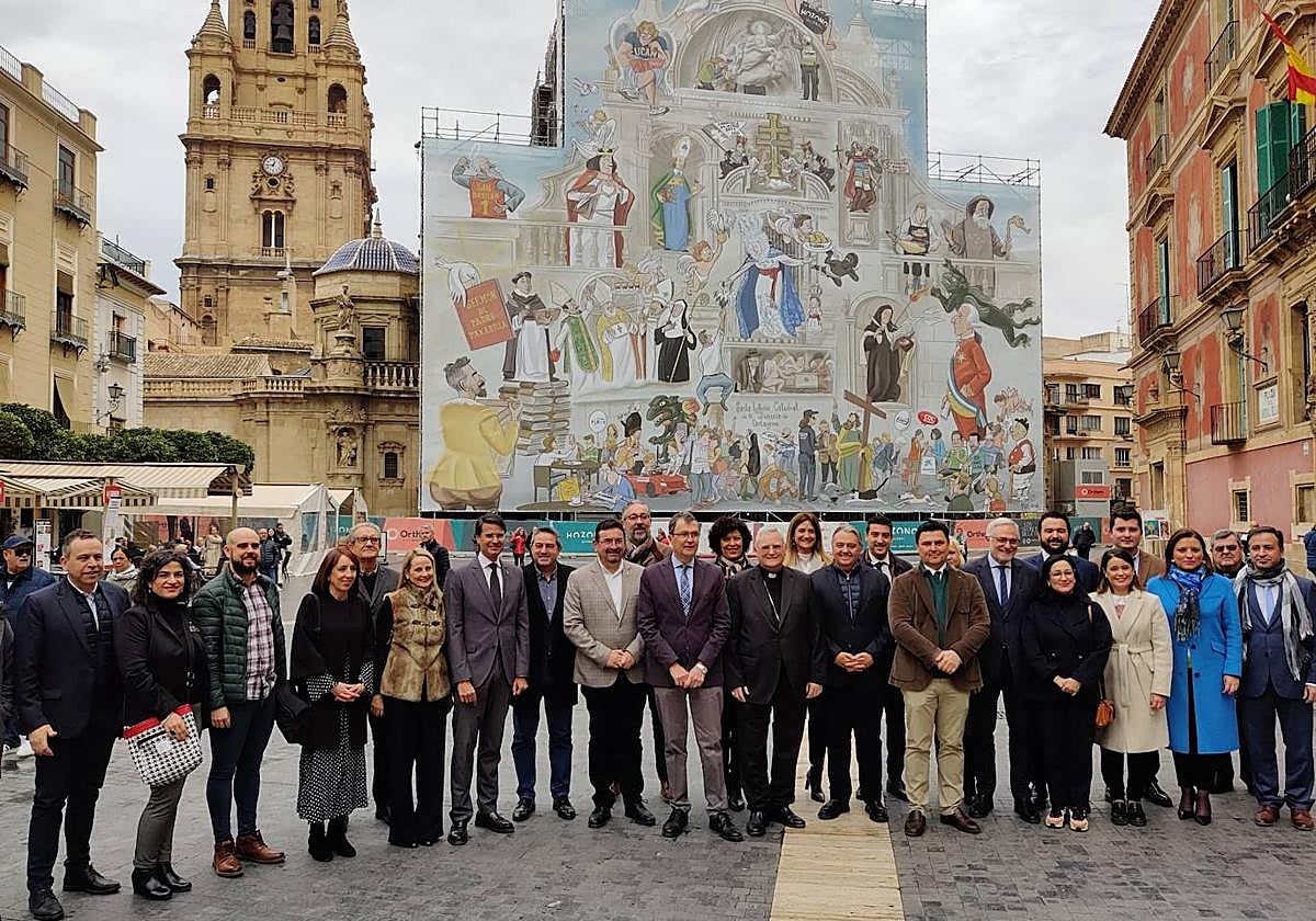El obispo Lorca Planes (en el centro), este lunes, junto a los alcaldes que visitaron las obras de la Catedral de Murcia.