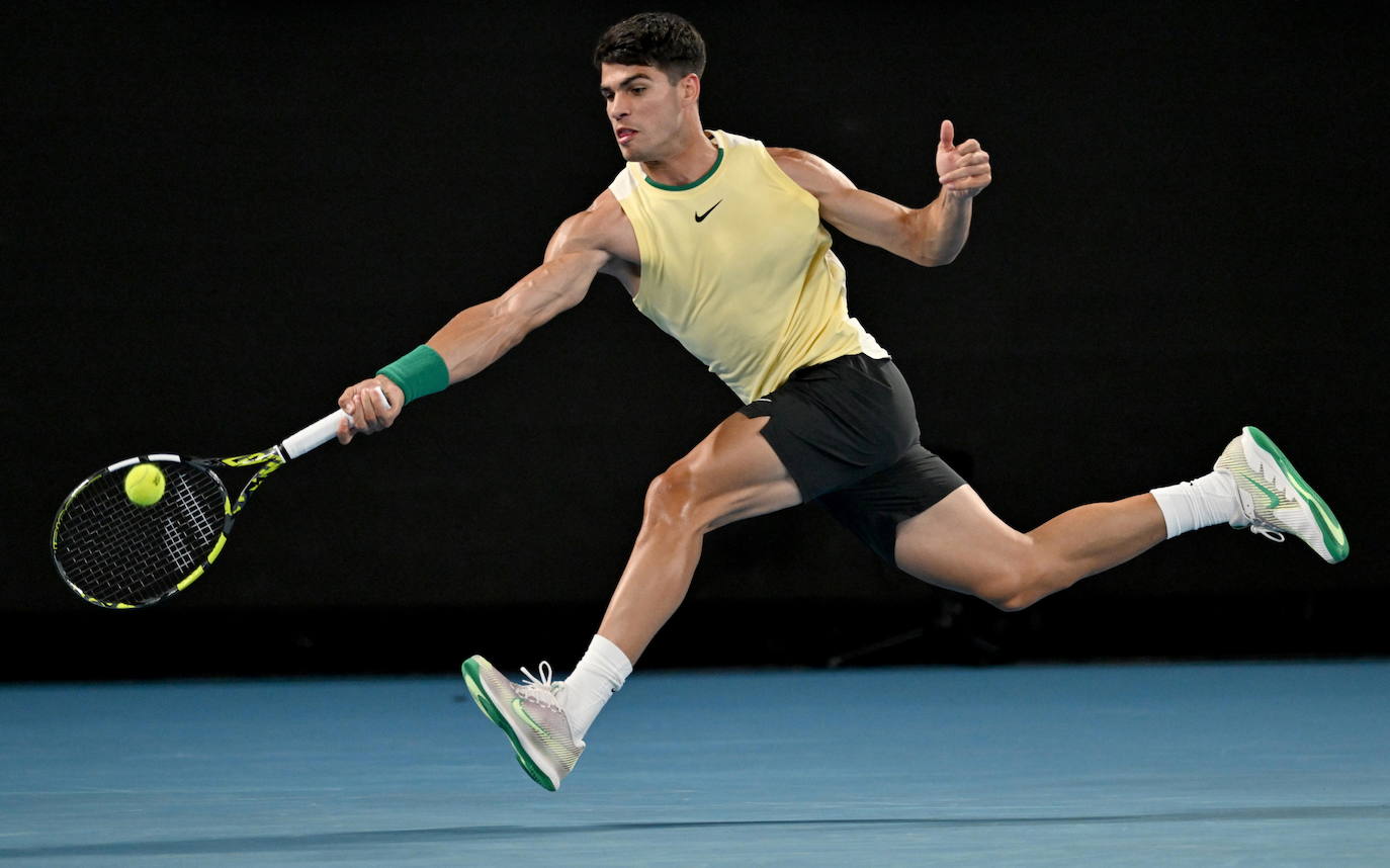 La victoria de Carlos Alcaraz ante Richard Gasquet en el Abierto de Australia, en imágenes