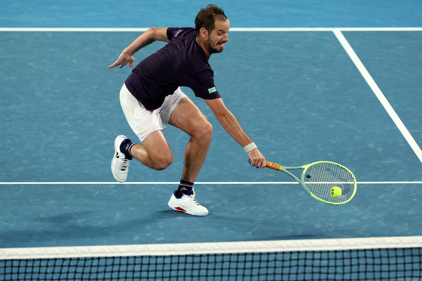 La victoria de Carlos Alcaraz ante Richard Gasquet en el Abierto de Australia, en imágenes