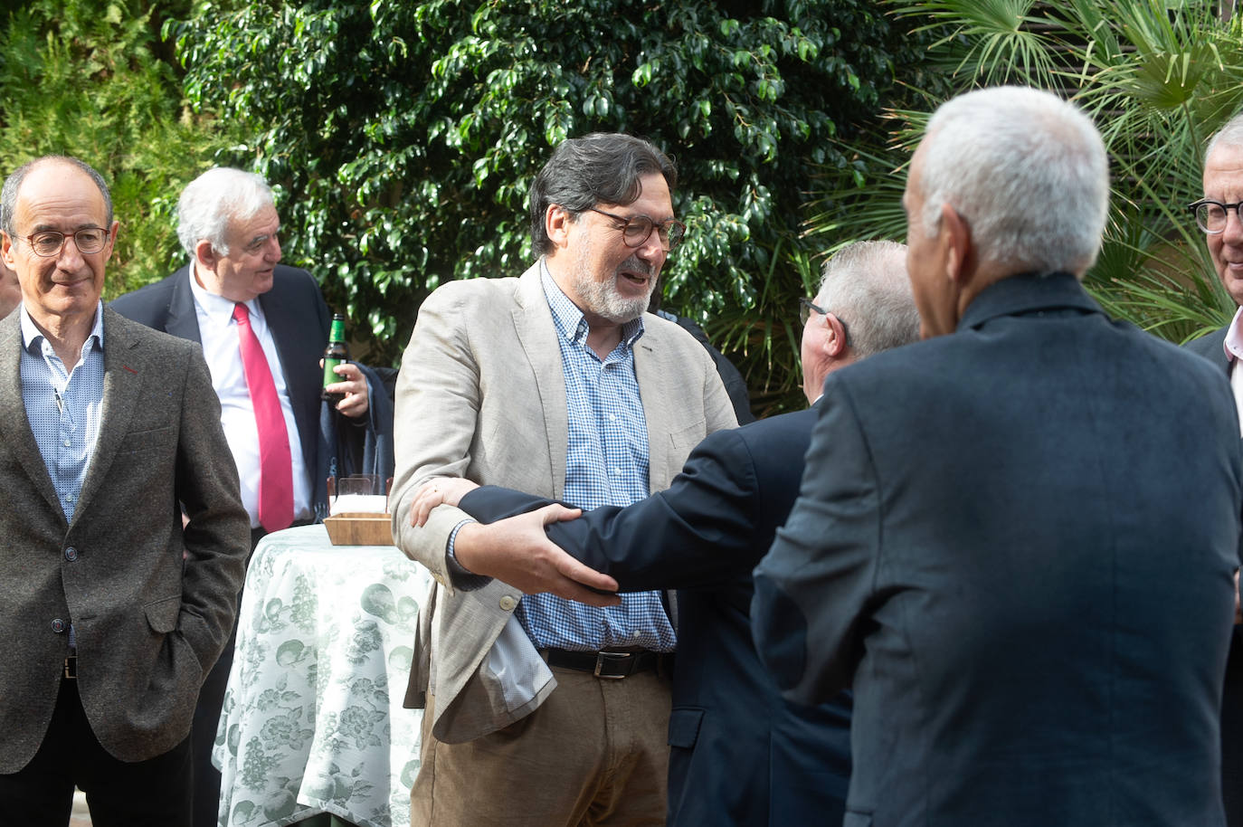 El murciano Cristóbal Belda participa en el foro-tertulia La Luz