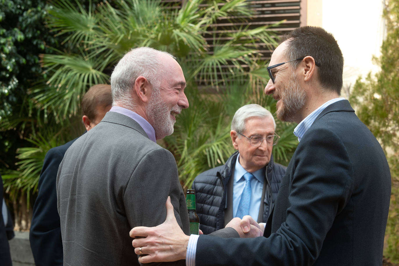 El murciano Cristóbal Belda participa en el foro-tertulia La Luz