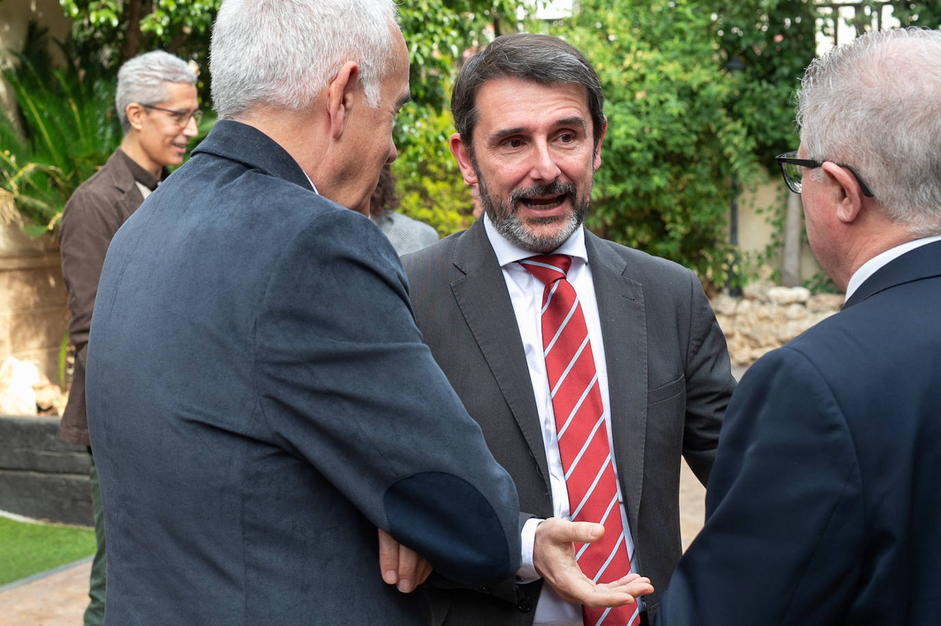 El murciano Cristóbal Belda participa en el foro-tertulia La Luz