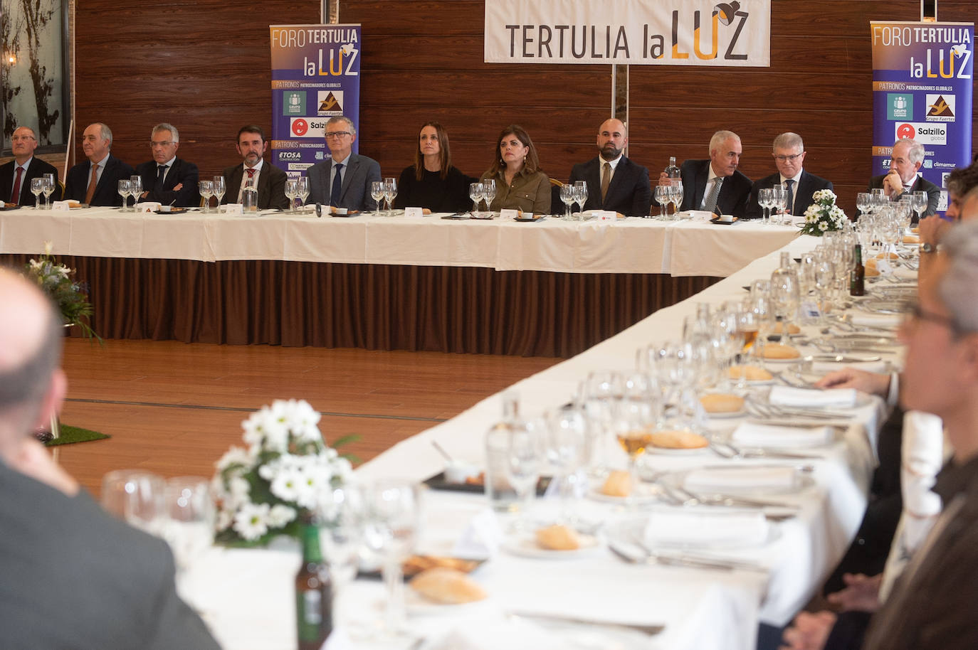 El murciano Cristóbal Belda participa en el foro-tertulia La Luz