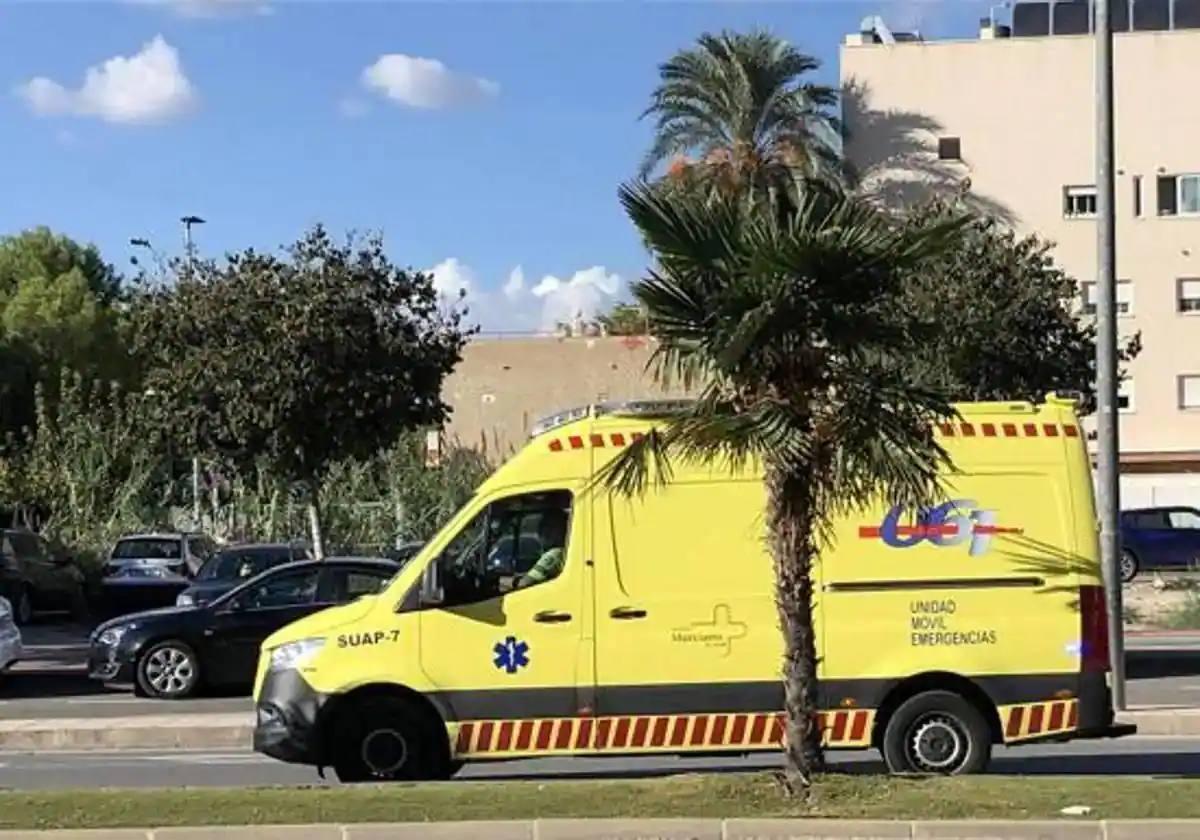 Una ambulancia en Murcia, en una foto de archivo.