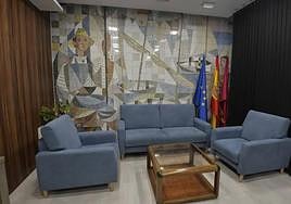 Mural en la Delegación del Gobierno.