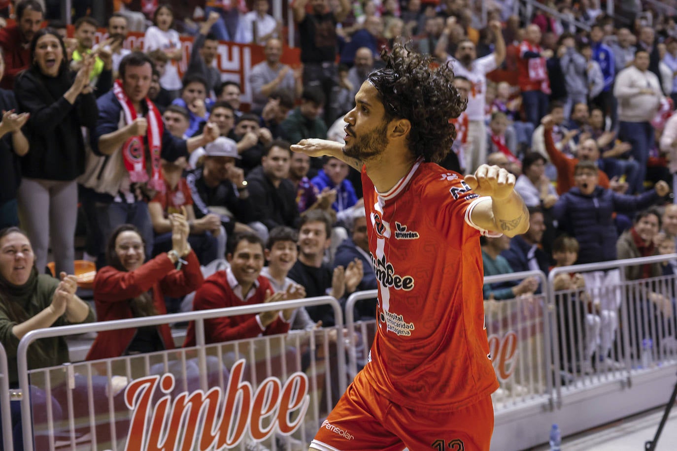 Las imágenes del Jimbee-ElPozo