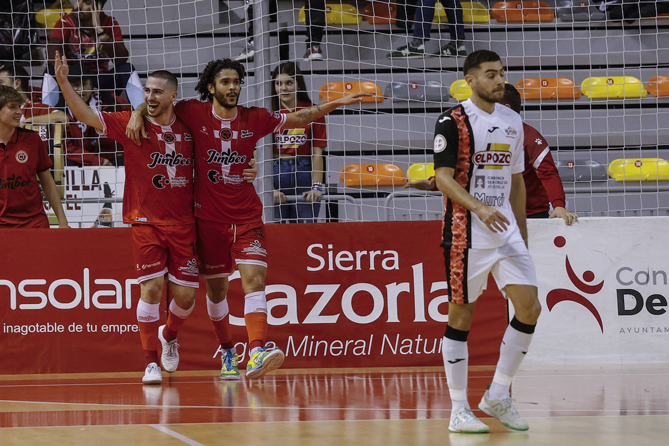 Las imágenes del Jimbee-ElPozo