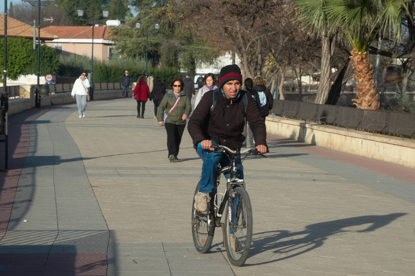 Las imágenes de las pintadas y desperfectos del Malecón de Murcia