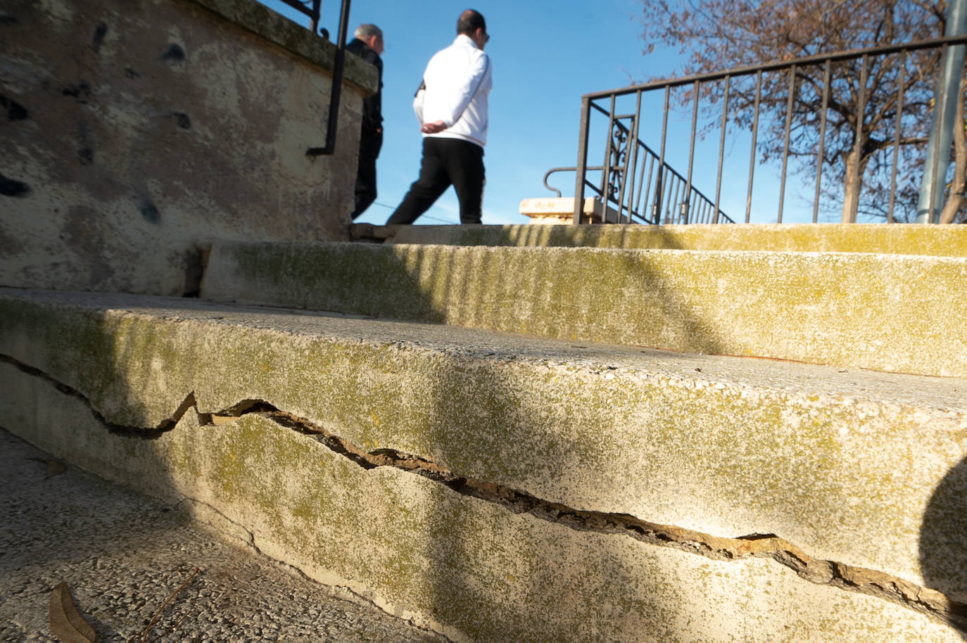 Las imágenes de las pintadas y desperfectos del Malecón de Murcia