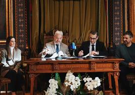 El rector de la Universidad de Murcia y el alcalde de Mazarrón en la firmal del convenio