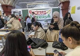 Las imágenes del encierro de los alumnos de Enfermería de Cartagena