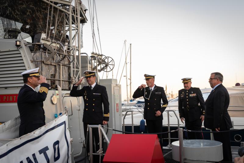 La visita de la patrullera de la Armada a Campoamor, en imágenes