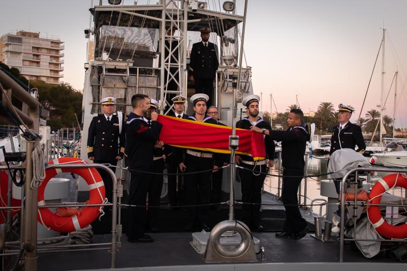 La visita de la patrullera de la Armada a Campoamor, en imágenes