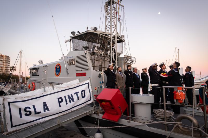 La visita de la patrullera de la Armada a Campoamor, en imágenes