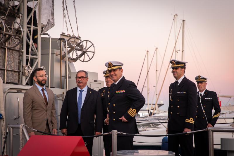 La visita de la patrullera de la Armada a Campoamor, en imágenes