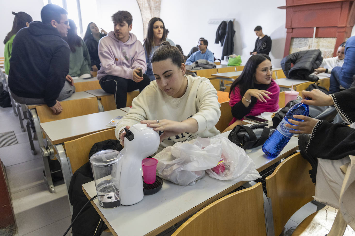 Las imágenes del encierro de los alumnos de Enfermería de Cartagena